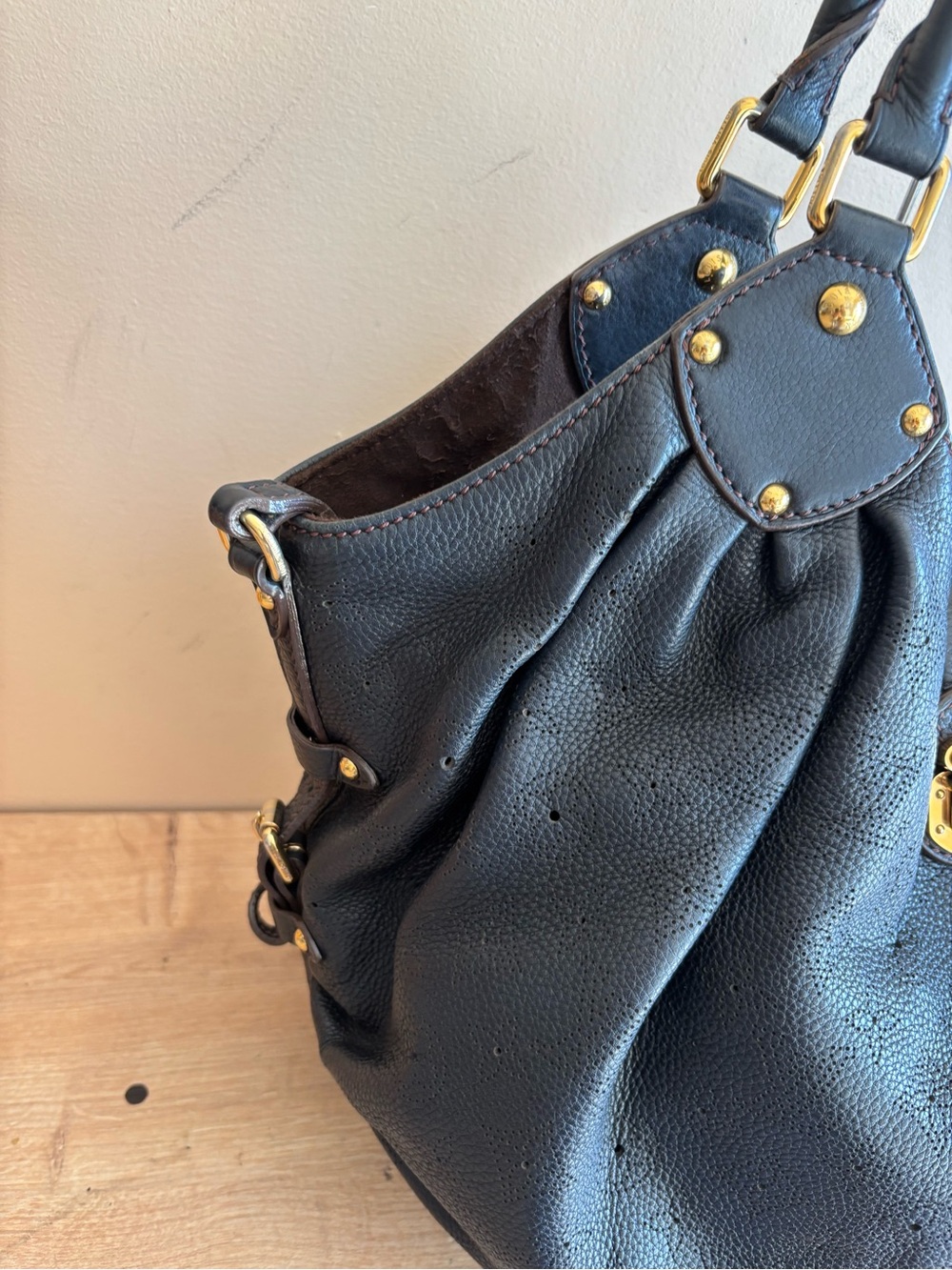 Authentic Louis Vuitton mahina black leather handbag - Picture 3 of 12